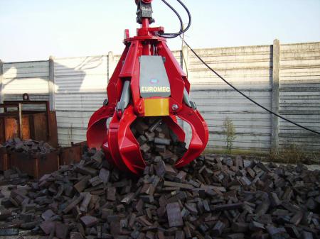 Grapple Magnet - Euromec Hydraulic Grab with built in Magnet